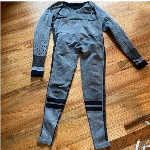 Bombshell Sportswear - Picture 2 of 11